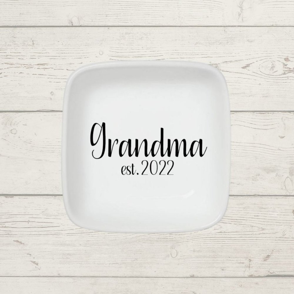Grandma est. 2022 Jewelry/Ring Dish